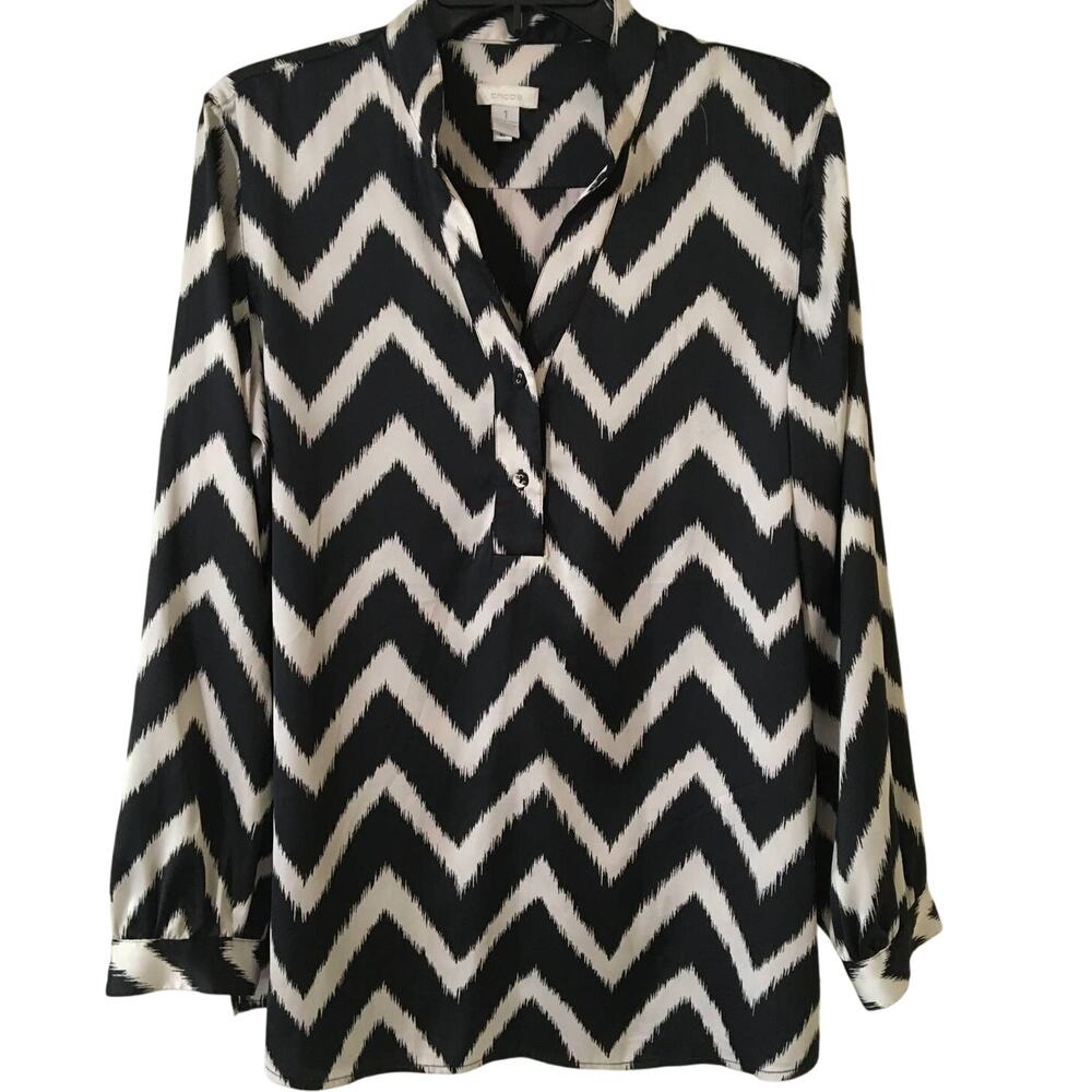 Chico's Size 1 (M) Black &. White Chevron Long Sleeve Button Up Blouse Mandarin
